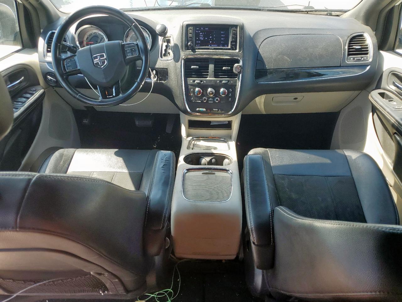 2019 Dodge Grand Caravan Sxt VIN: 2C4RDGCG1KR724379 Lot: 62381215