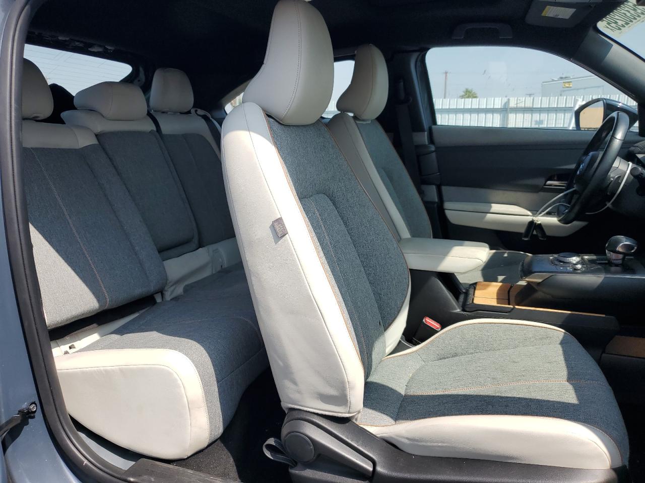 2022 Mazda Mx-30 Premium VIN: JM1DRACB7N0100677 Lot: 59330295