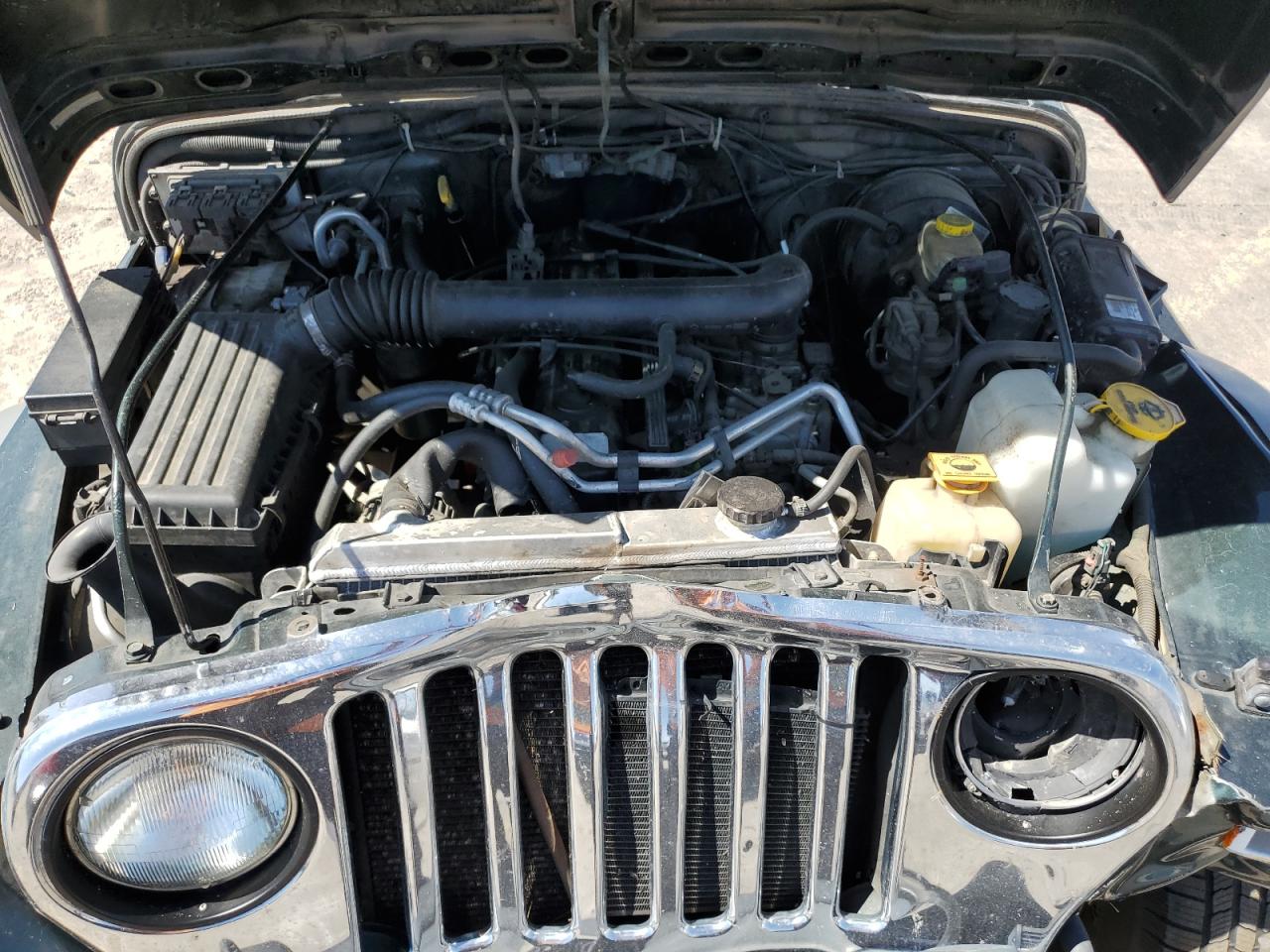 2002 Jeep Wrangler / Tj Sport VIN: 1J4FA49SX2P738105 Lot: 60320775