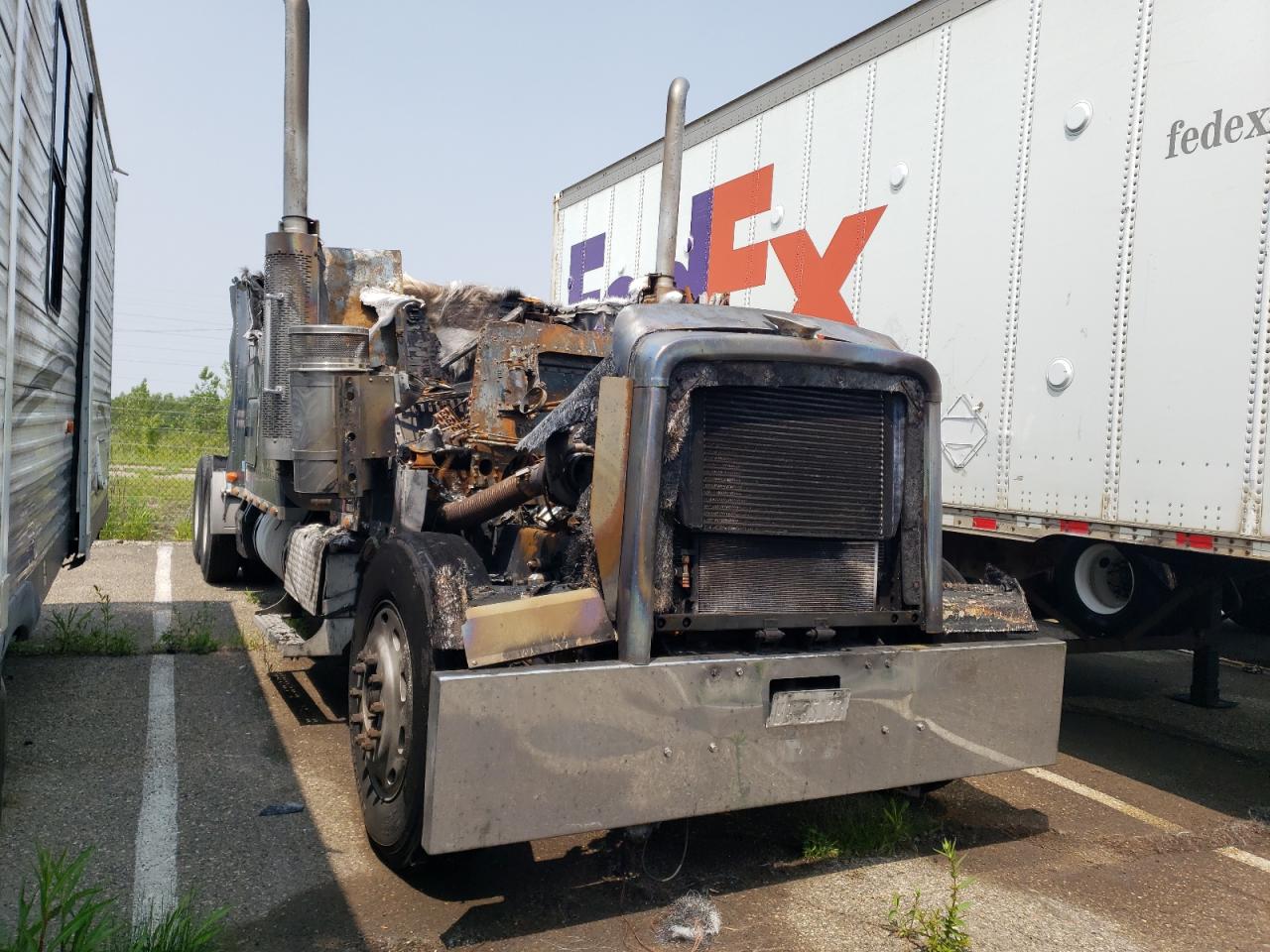 2001 Freightliner Fld120 Semi Truck იყიდება Woodhaven-ში, MI - Burn - Engine