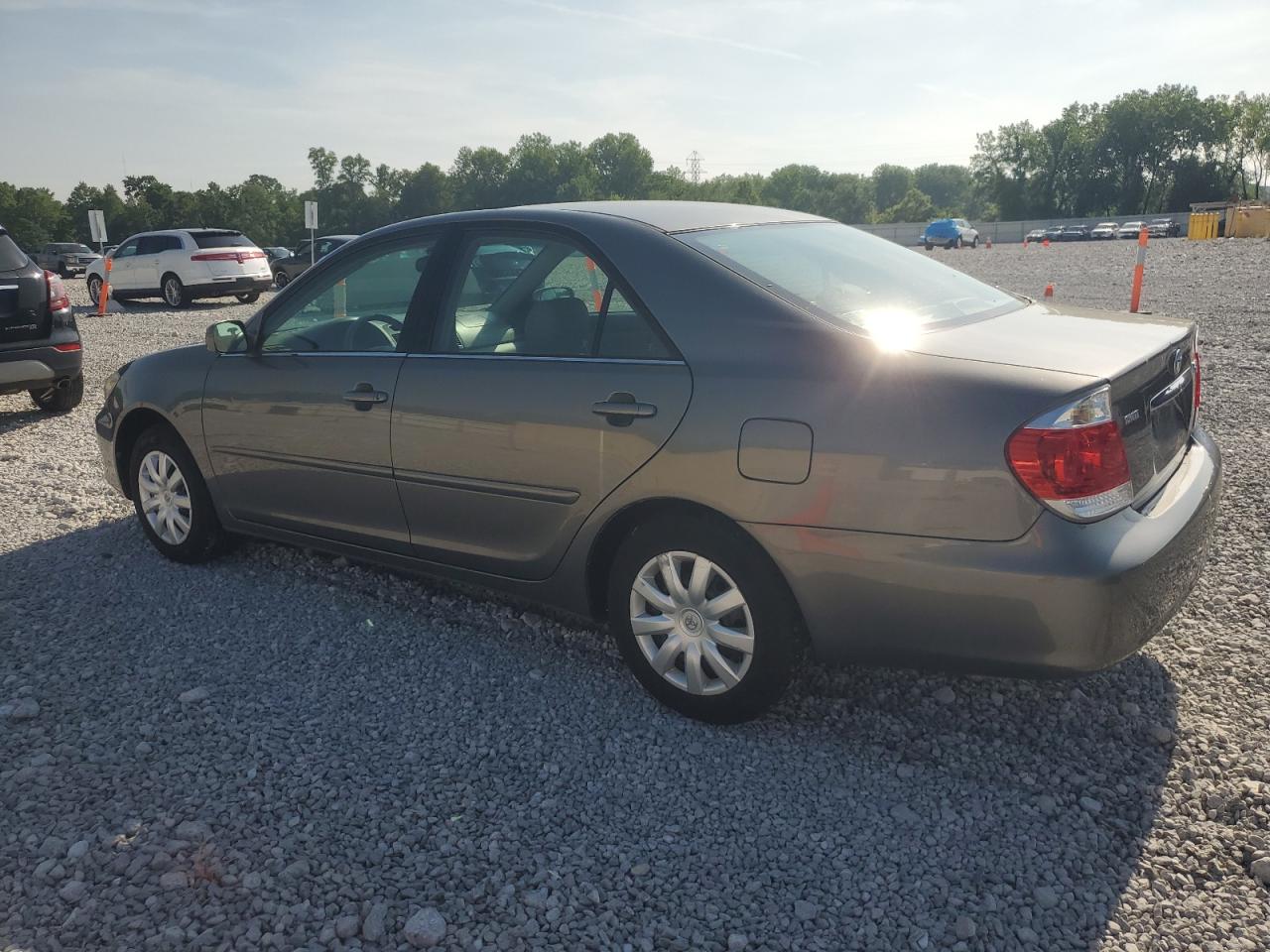 TOYOTA CAMRY 2005 VIN 4T1BE32K45U946155 фото 2