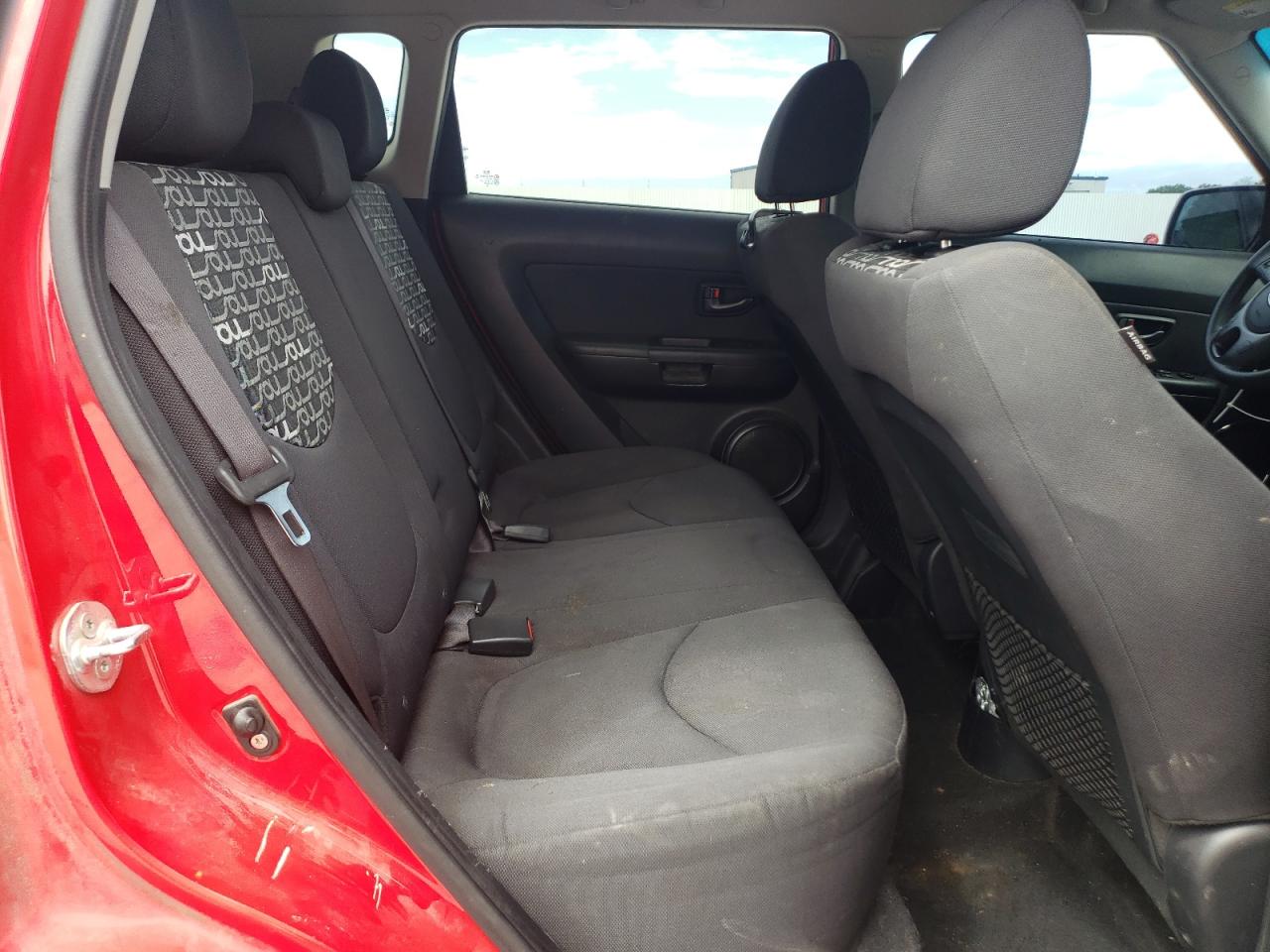 2011 Kia Soul + VIN: KNDJT2A27B7273809 Lot: 62750135
