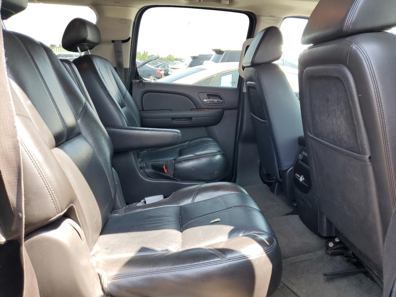 2007 Chevrolet Suburban K1500 VIN: 1GNFK163X7J324046 Lot: 61678075