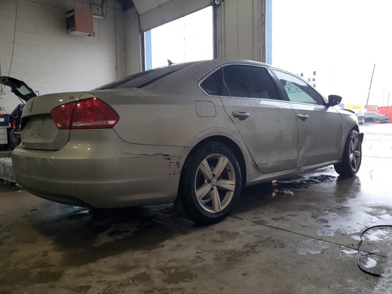 VOLKSWAGEN PASSAT 2012 VIN 1VWBH7A30CC030229 zdjęcie 3
