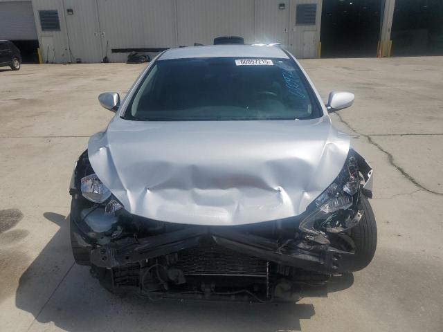 Sedans HYUNDAI ELANTRA 2016 Srebrny