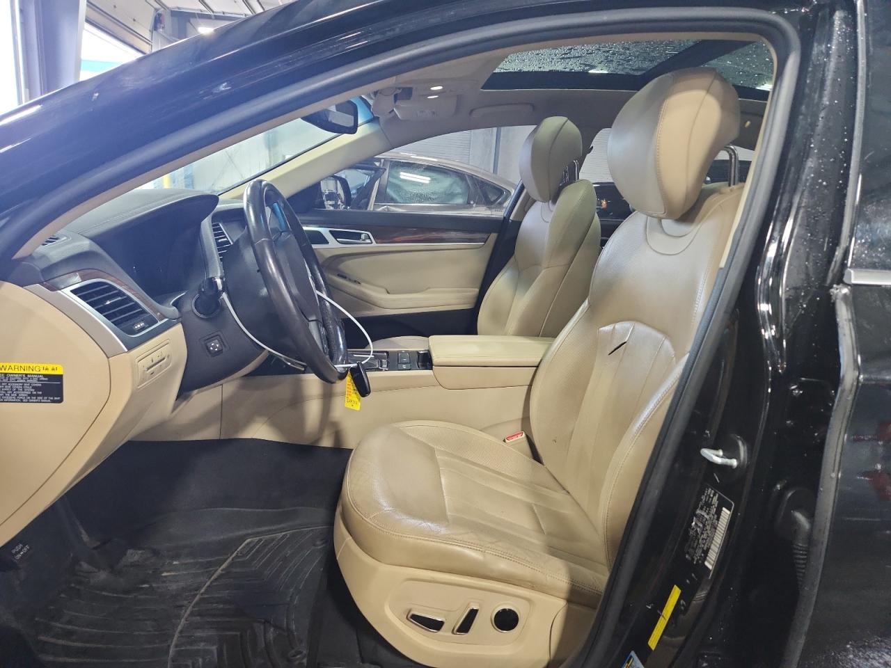 2016 Hyundai Genesis 3.8L VIN: KMHGN4JE2GU119698 Lot: 60658405
