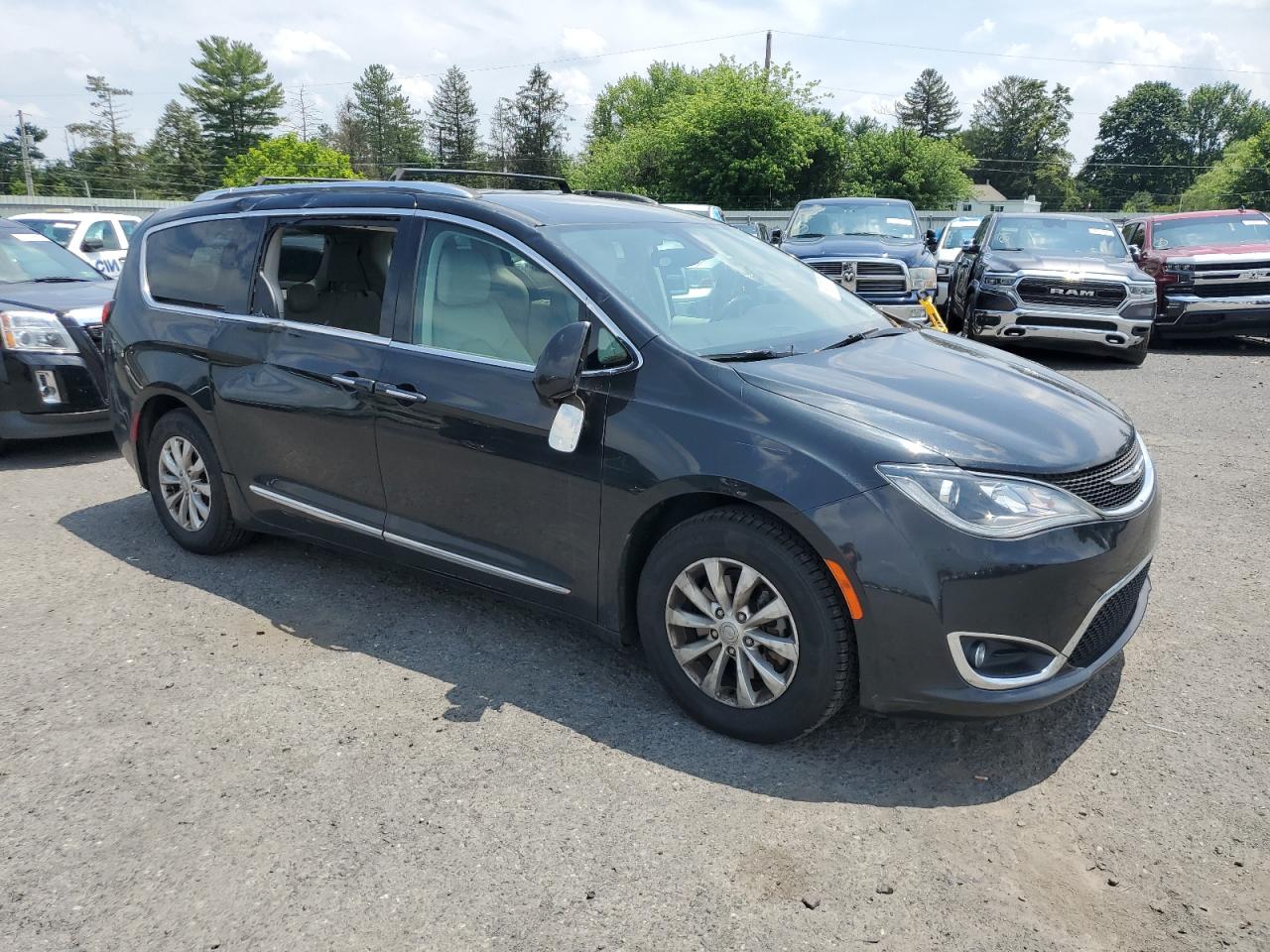 2018 Chrysler Pacifica Touring L VIN: 2C4RC1BG0JR141589 Lot: 63051535