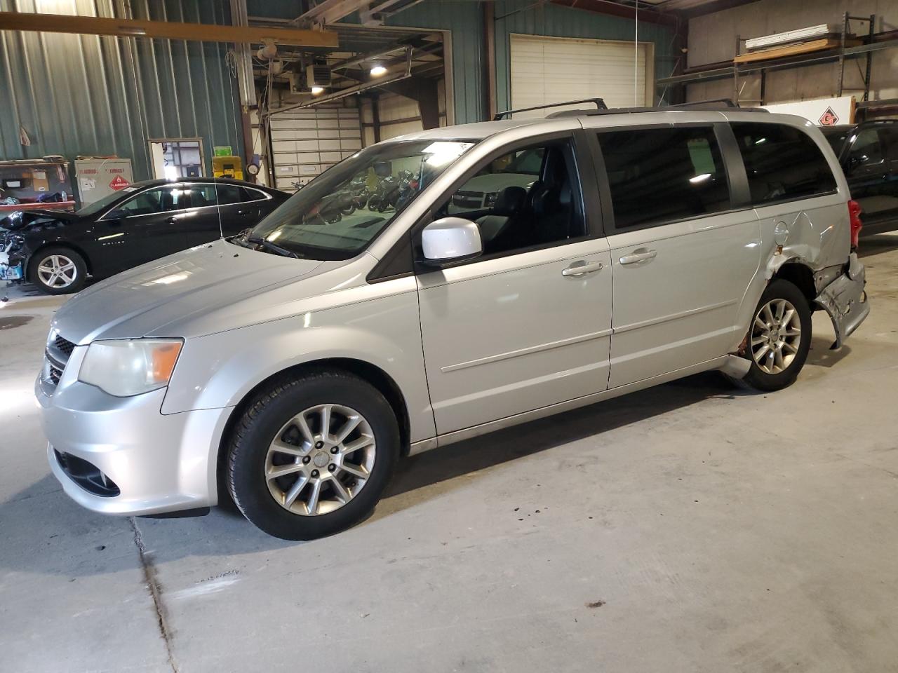 2012 Dodge Grand Caravan R/T na sprzedaż w Eldridge, IA - Rear End