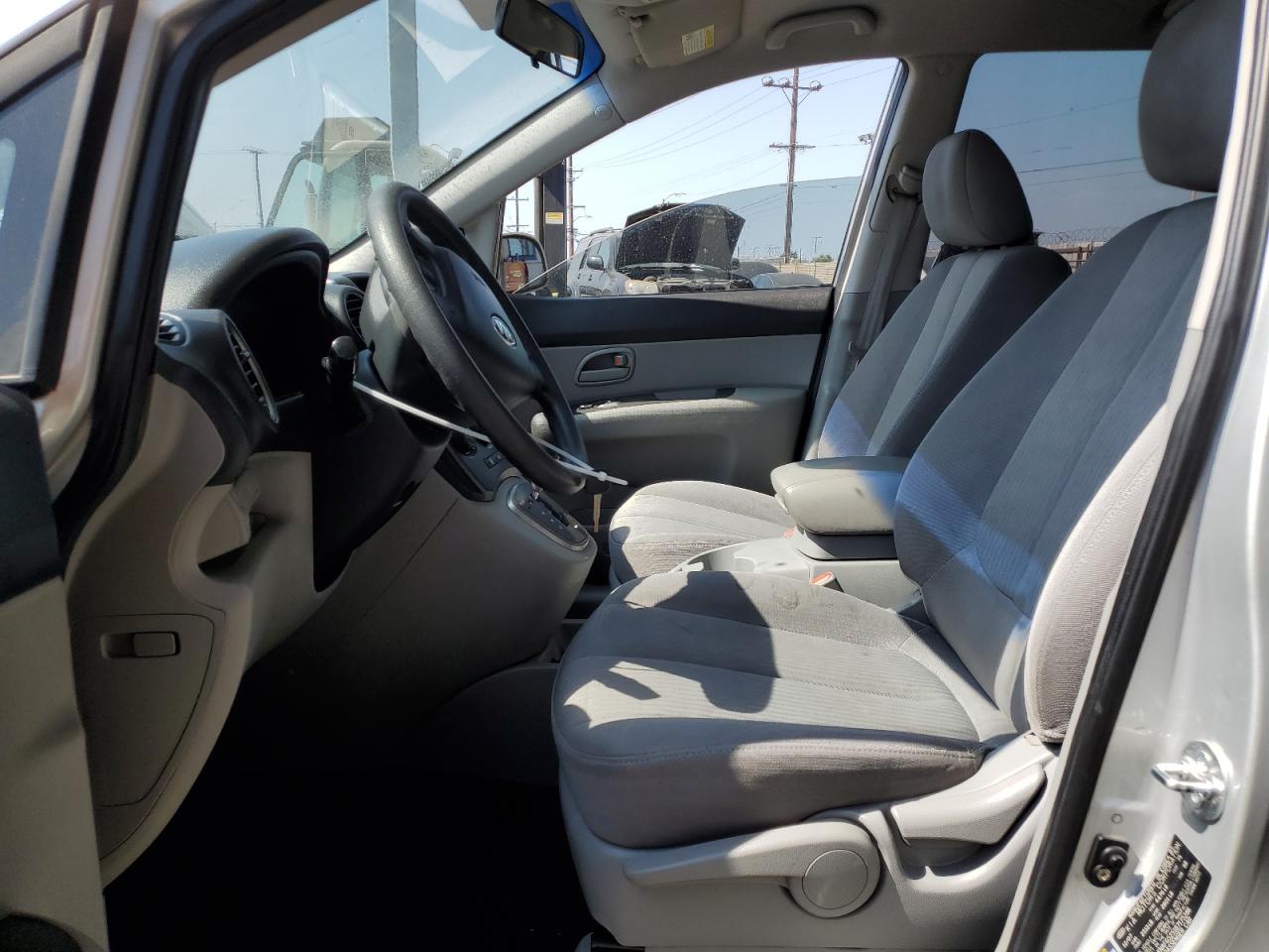 2008 Kia Rondo Base VIN: KNAFG525187175286 Lot: 60478555