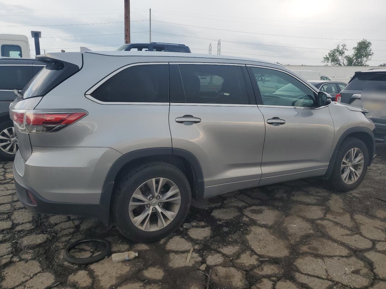 TOYOTA HIGHLANDER 2015 VIN 5TDJKRFH3FS146981 фото 3