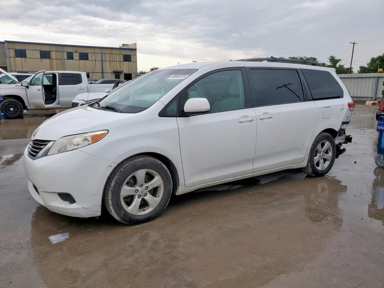 2014 Toyota Sienna Le იყიდება Wilmer-ში, TX - Rear End
