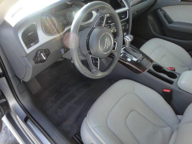 Sedans AUDI A4 2016 Srebrny