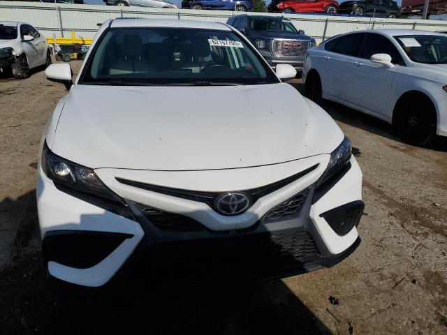  TOYOTA CAMRY 2021 Белы