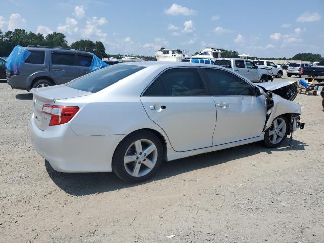 Sedans TOYOTA CAMRY 2012 Srebrny