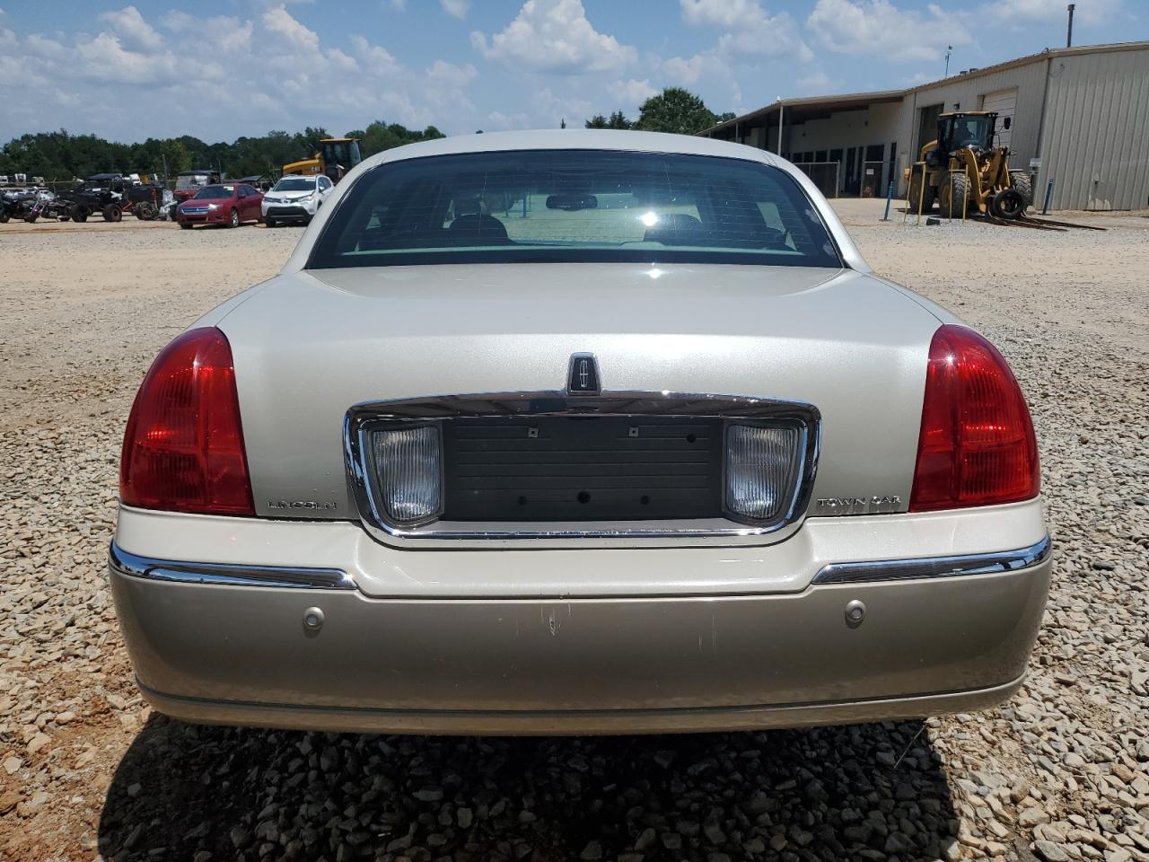 2004 Lincoln Town Car Ultimate VIN: 1LNHM83W74Y644409 Lot: 61958135