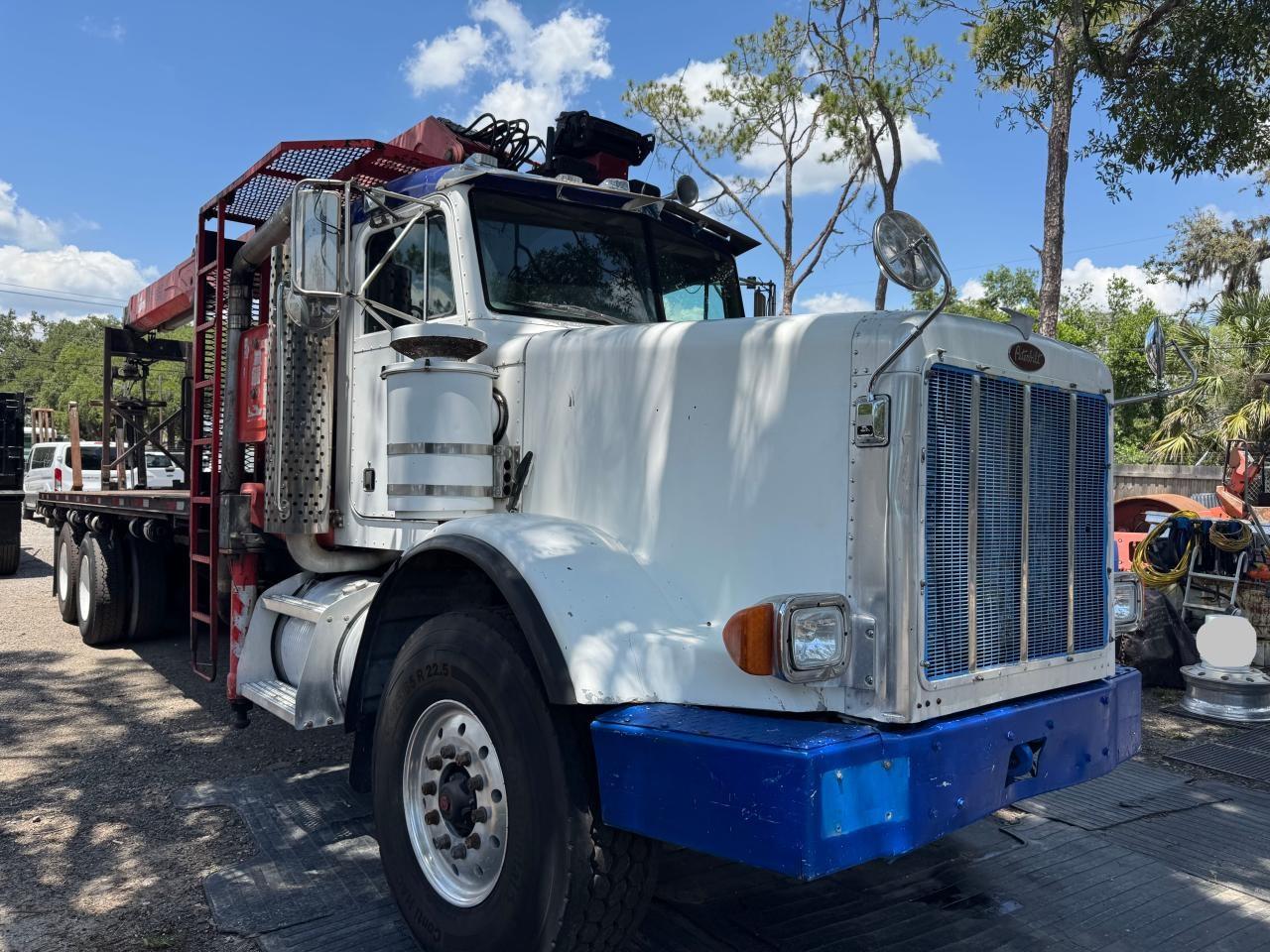 2003 Peterbilt 357 for Sale in Riverview, FL - Minor Dent/Scratches