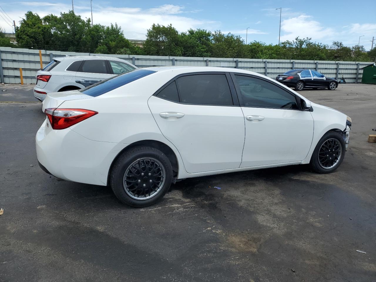 TOYOTA COROLLA 2015 VIN 5YFBURHE3FP286409 photo 3