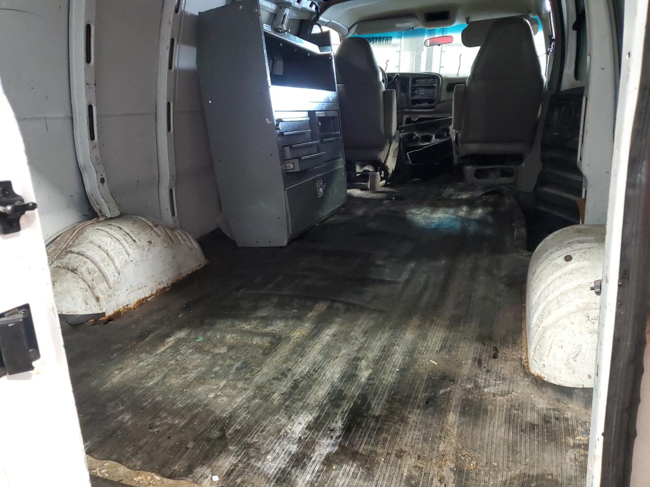 2000 Chevrolet Express G2500 VIN: 1GCFG25W1Y1273470 Lot: 61812425