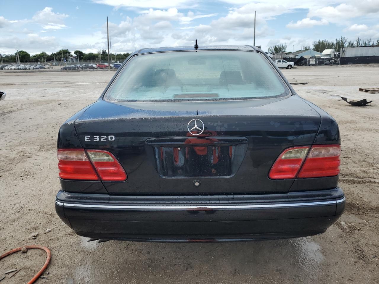 2001 Mercedes-Benz E 320 VIN: WDBJF65J21B254238 Lot: 62683325
