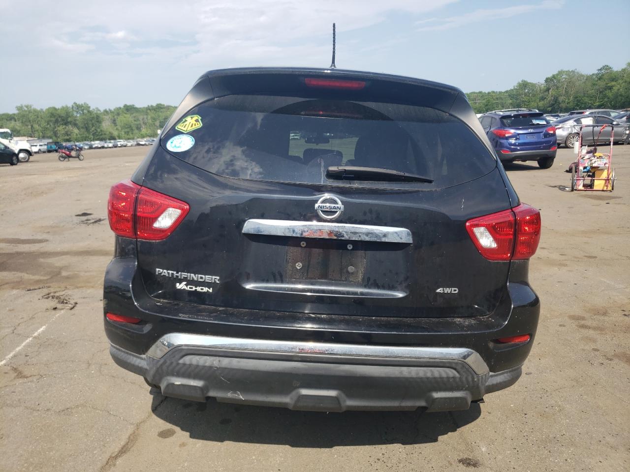 2018 Nissan Pathfinder S VIN: 5N1DR2MM4JC665608 Lot: 61537645
