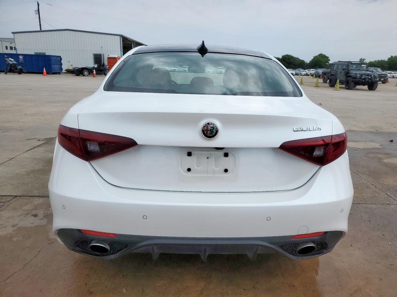 2018 Alfa Romeo Giulia Ti VIN: ZARFAECN8J7576011 Lot: 59861085