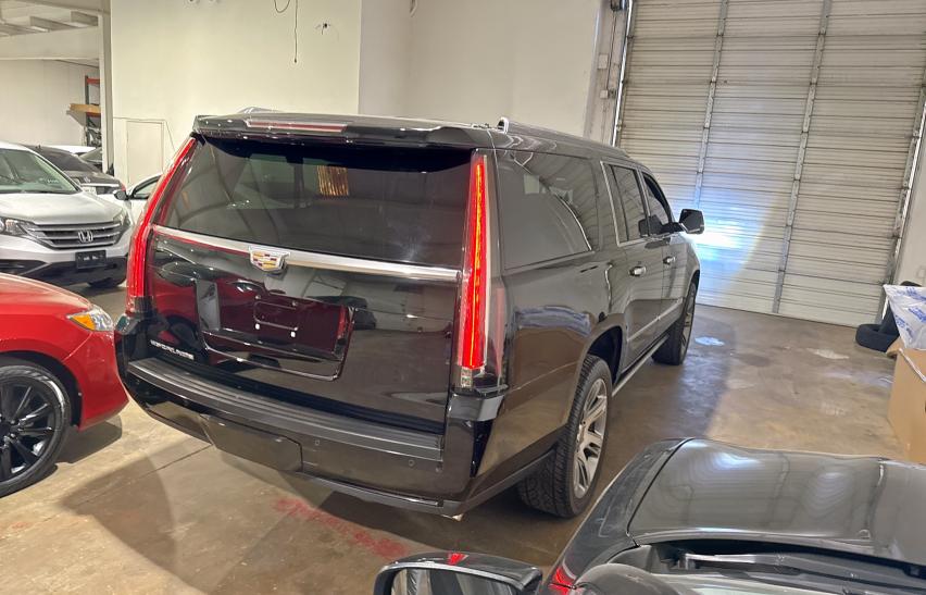 Parquets CADILLAC ESCALADE 2016 Czarny