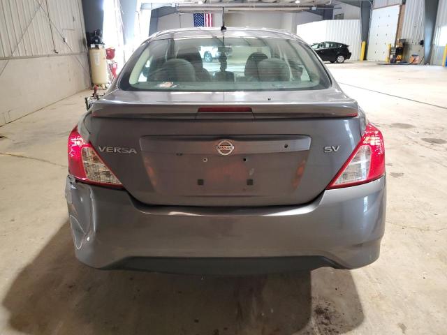  NISSAN VERSA 2018 Серый