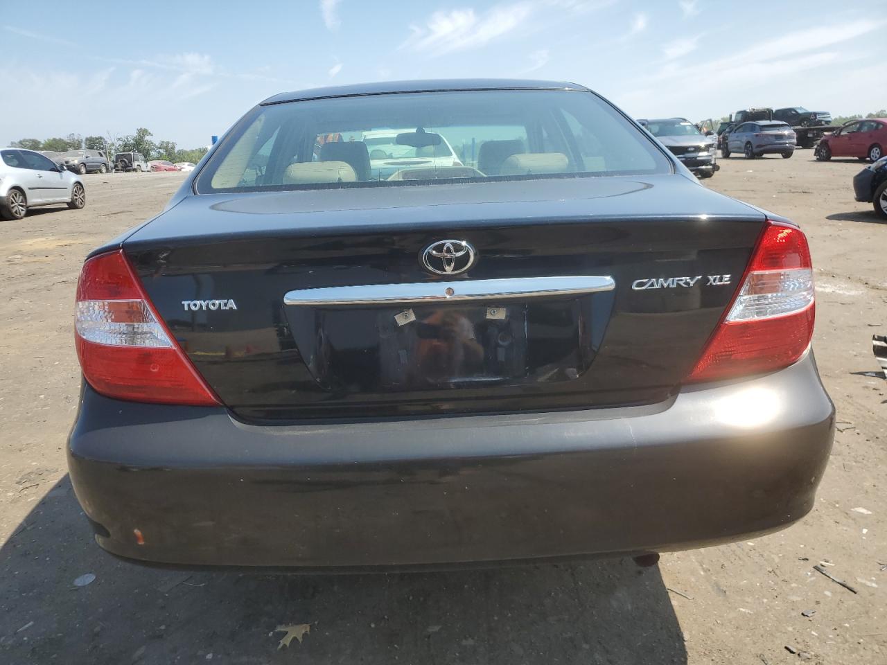 2004 Toyota Camry Le VIN: 4T1BE30K94U308825 Lot: 61906825