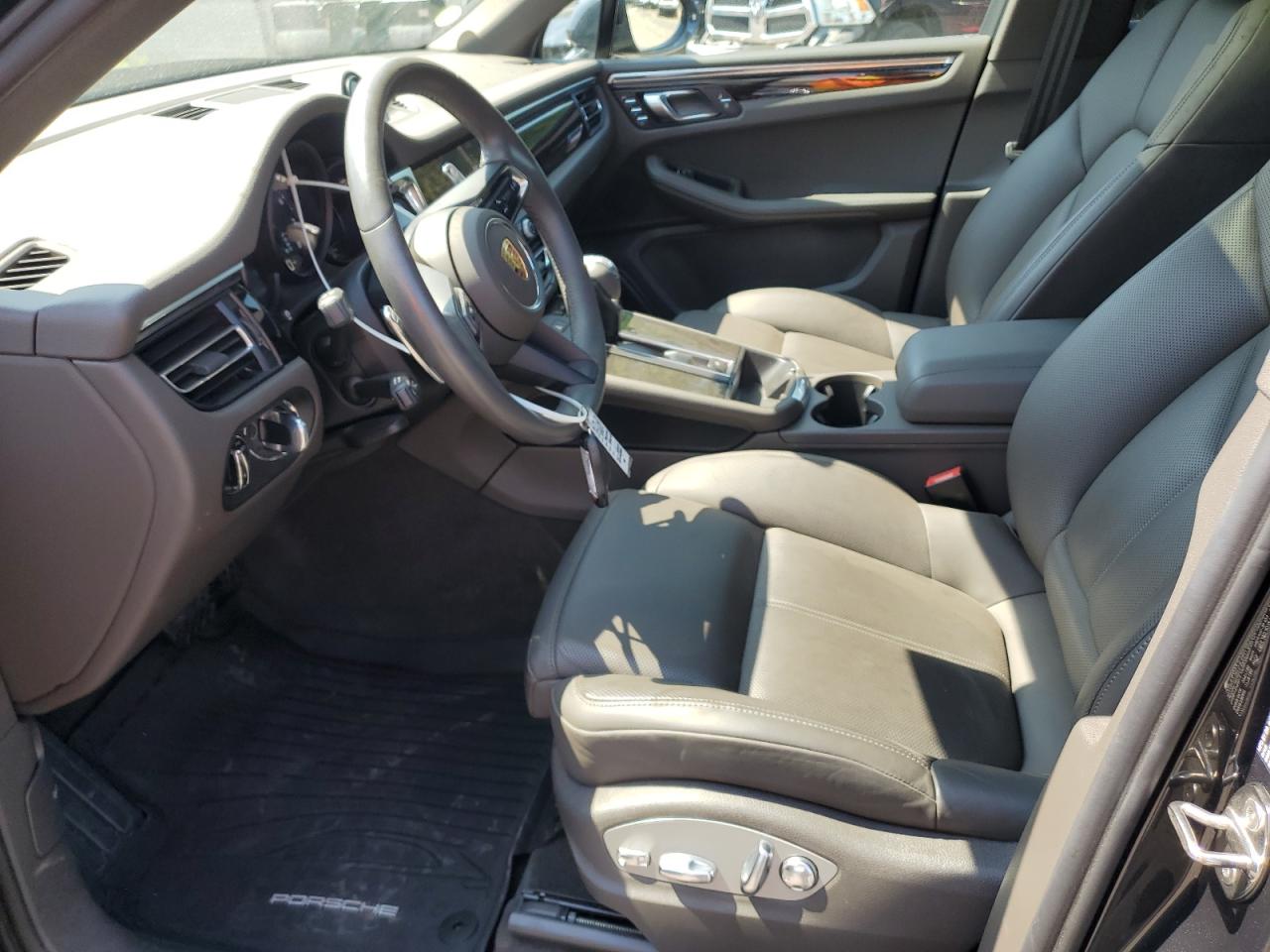 2024 Porsche Macan Base VIN: WP1AA2A56RLB03053 Lot: 62074735