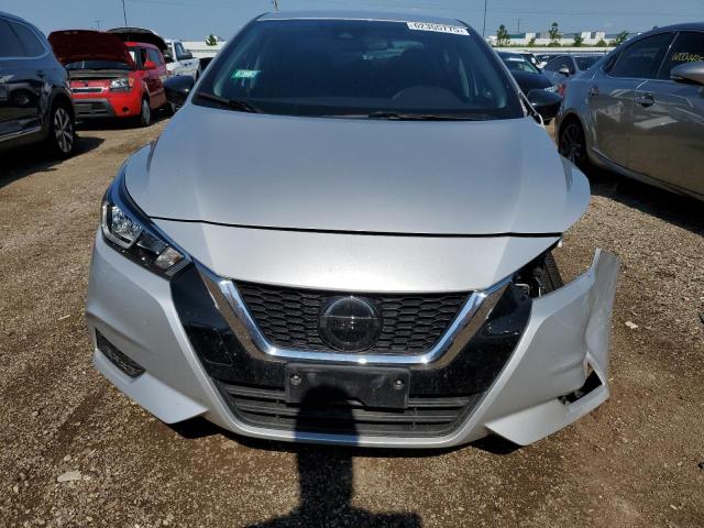  NISSAN VERSA 2020 Серебристый