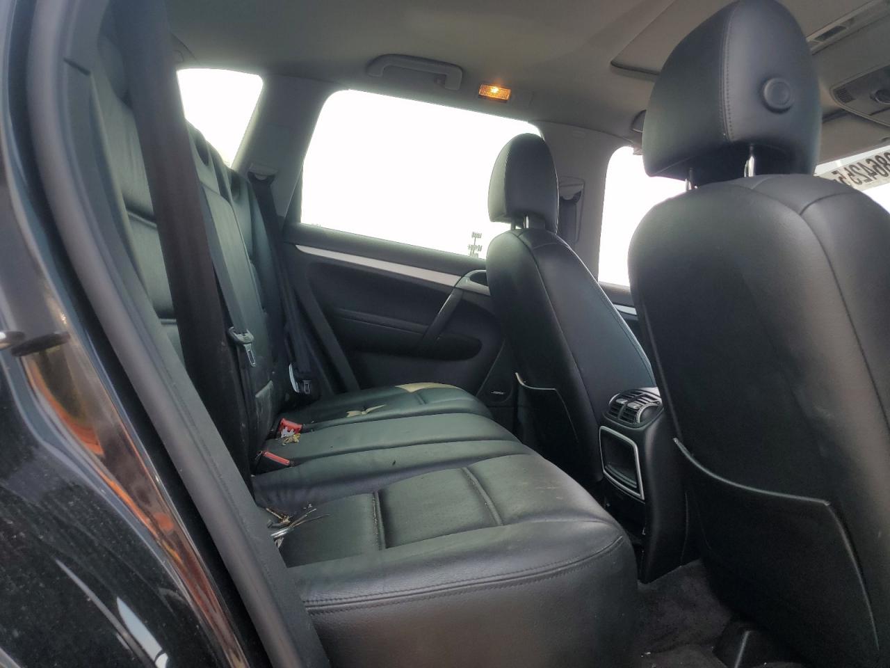 2004 Porsche Cayenne S VIN: WP1AB29P44LA69643 Lot: 59864255