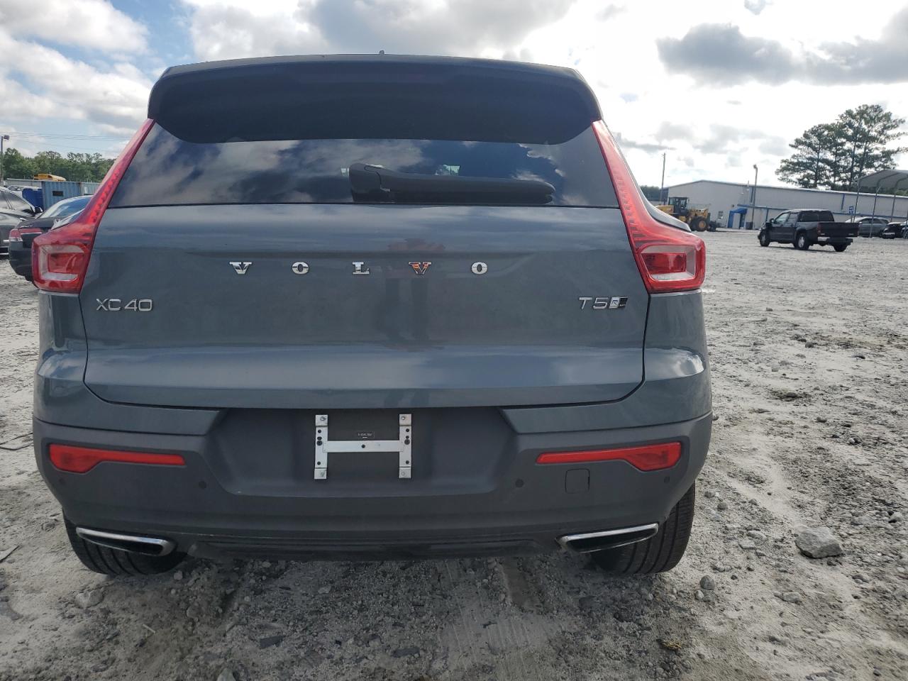 2020 Volvo Xc40 T5 R-Design VIN: YV4162UM8L2313007 Lot: 61200165