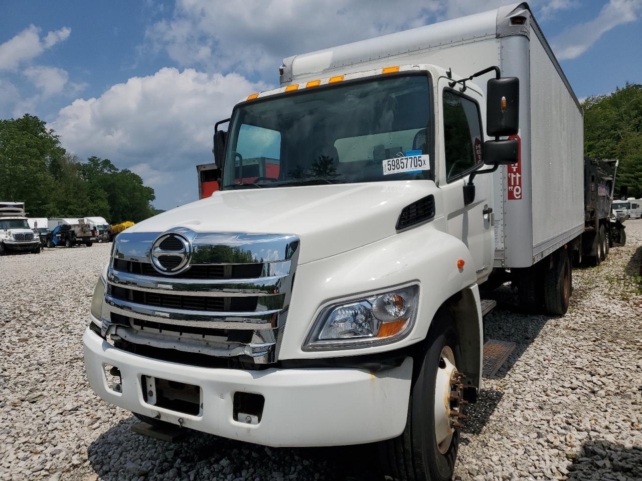2012 Hino 258/268  de vânzare în West Warren, MA - Front End