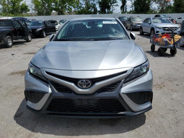  TOYOTA CAMRY 2021 Srebrny