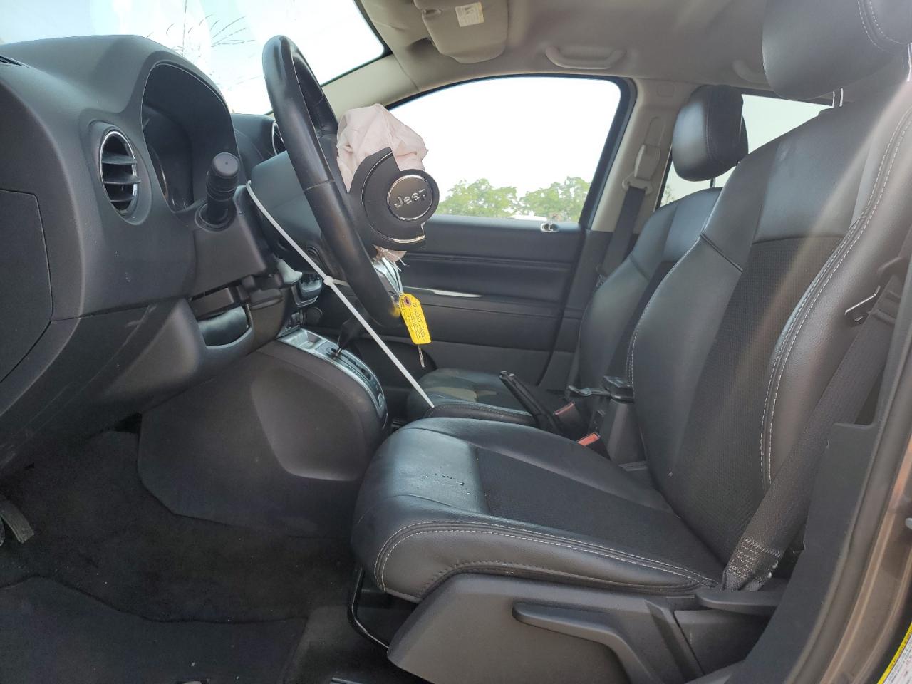 2015 Jeep Compass Latitude VIN: 1C4NJDEB3FD130697 Lot: 92718845