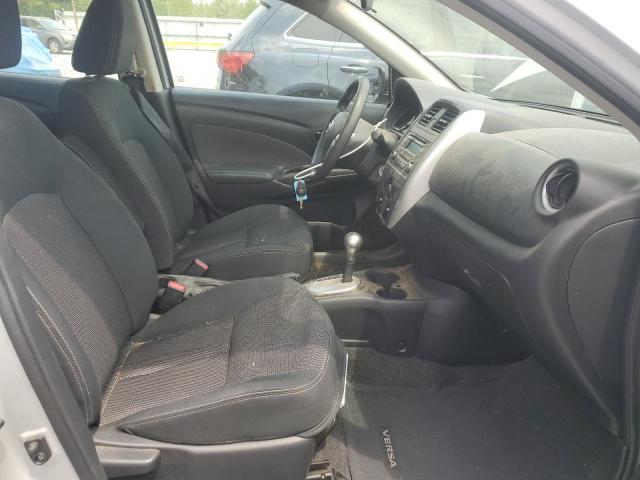  NISSAN VERSA 2016 Srebrny