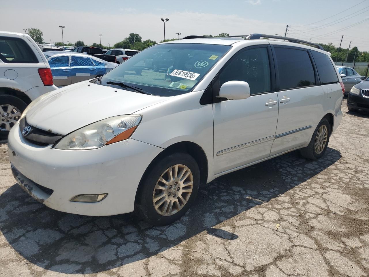 2008 Toyota Sienna Xle на продаже в Indianapolis, IN - Minor Dent/Scratches