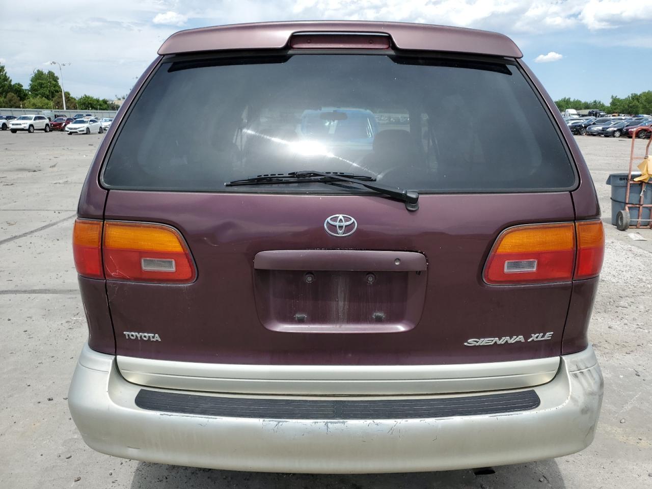 2000 Toyota Sienna Le VIN: 4T3ZF13C8YU306498 Lot: 60357305