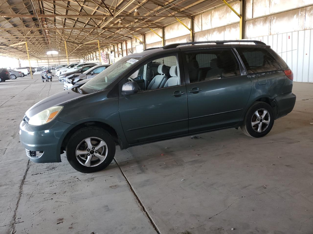 Phoenix, AZ에서 판매 중인 2004 Toyota Sienna Ce - Minor Dent/Scratches
