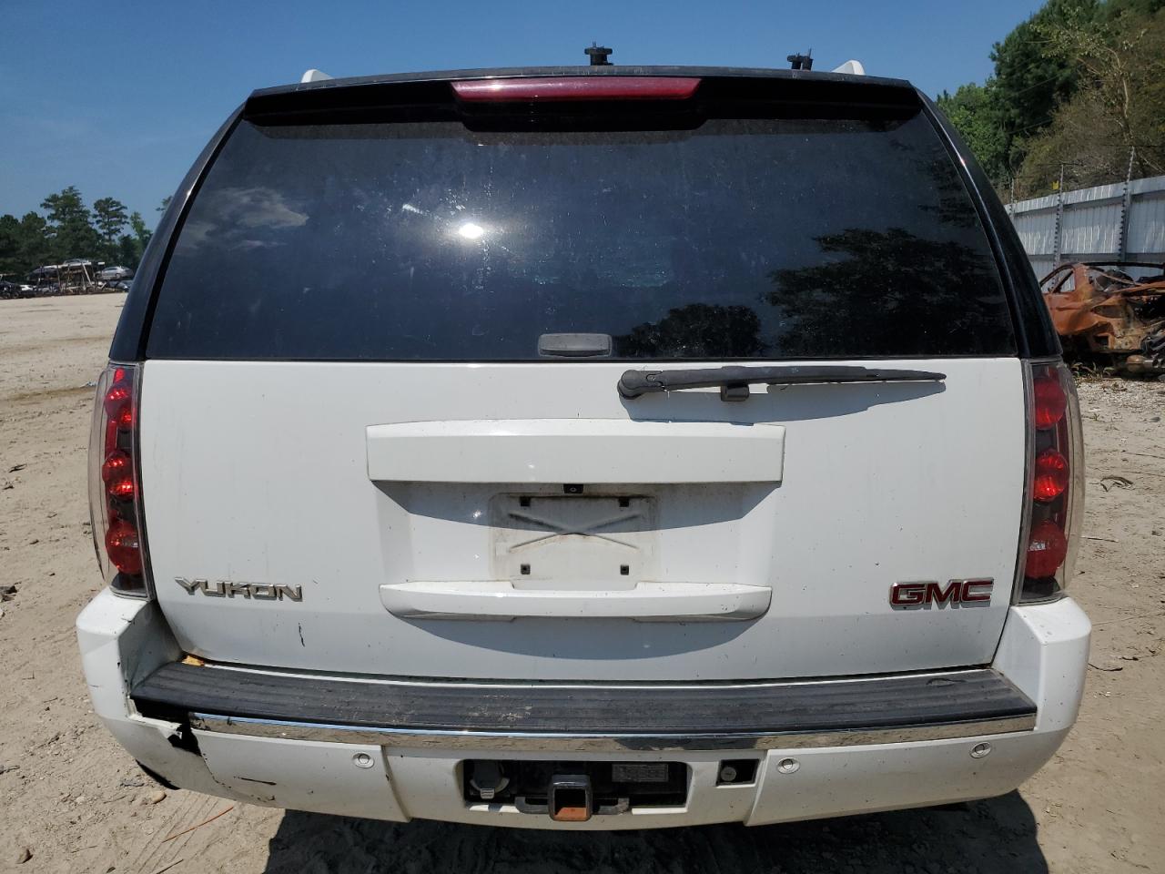 2008 GMC Yukon Denali VIN: 1GKFK63898J158713 Lot: 62161405
