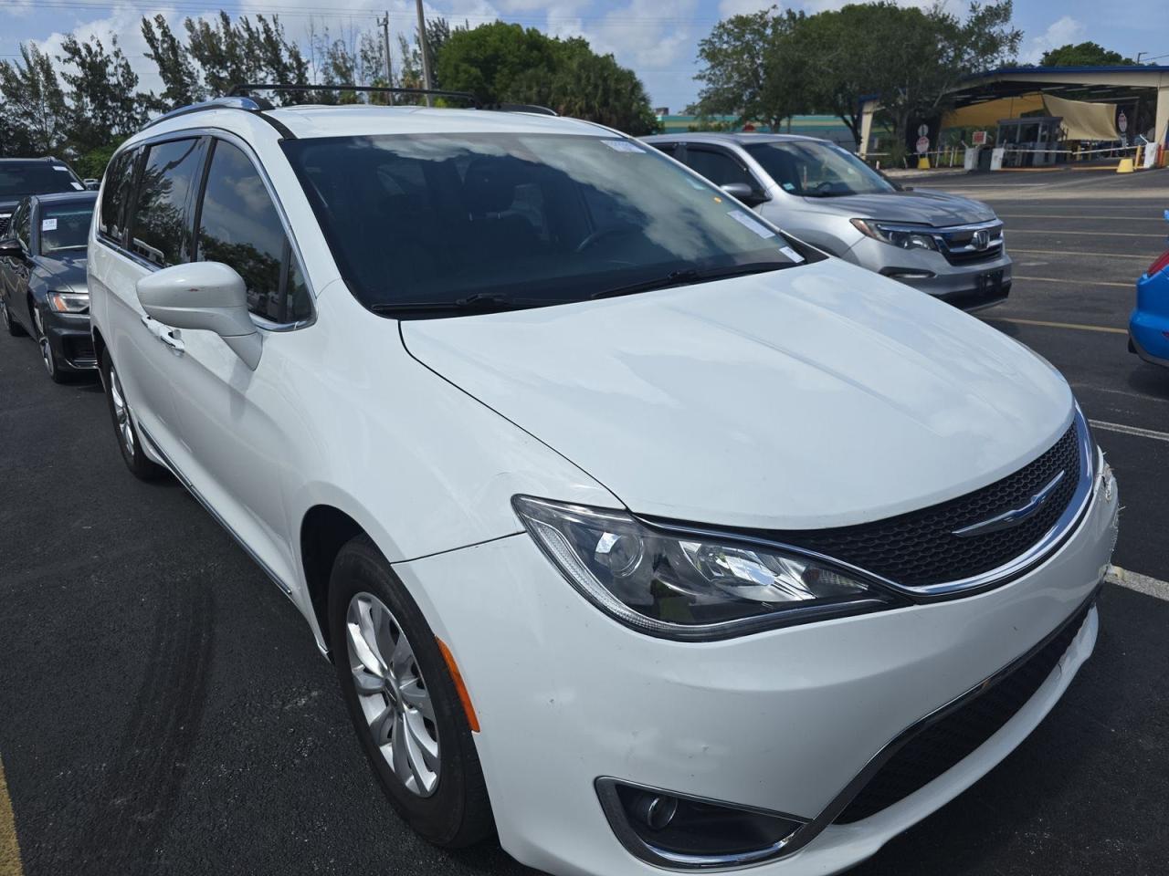 2019 Chrysler Pacifica Touring L за продажба в Miami, FL - Minor Dent/Scratches