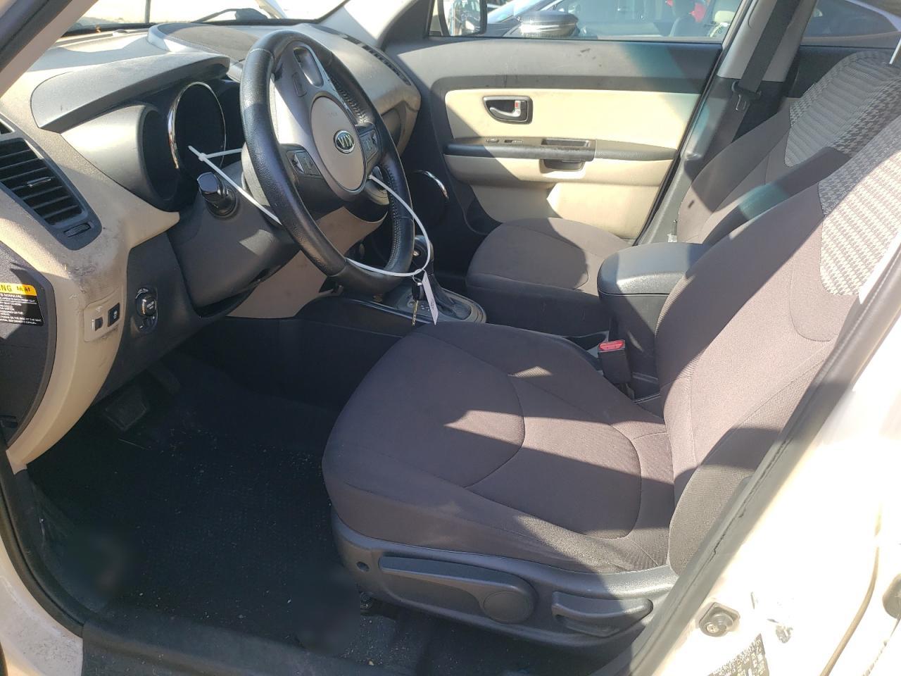 2011 Kia Soul + VIN: KNDJT2A25B7715129 Lot: 61957635
