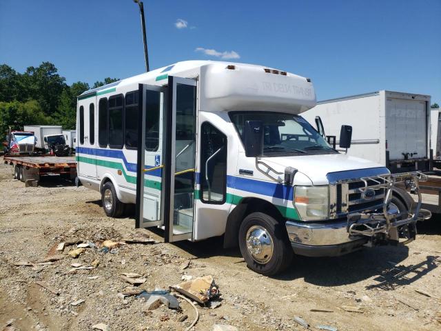 2011 Ford Econoline E450 Super Duty Cutaway Van