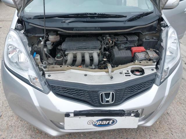 2013 HONDA JAZZ ES +