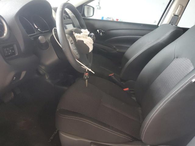  NISSAN VERSA 2019 Серебристый