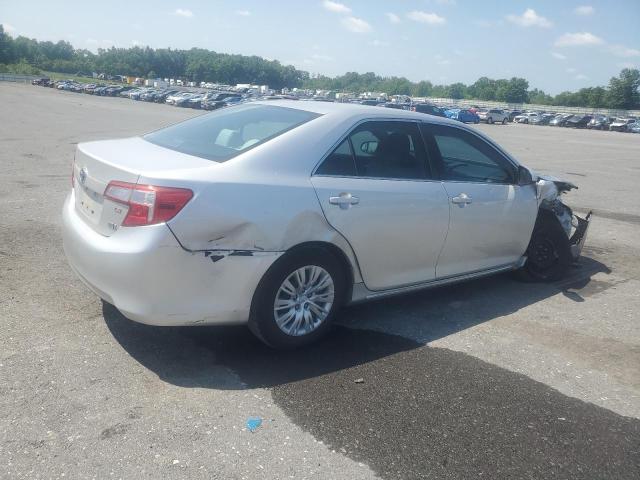 Sedans TOYOTA CAMRY 2014 Srebrny
