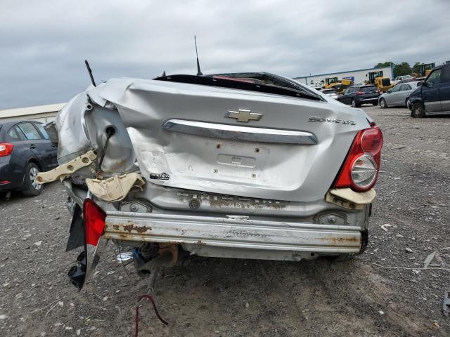 Sedans CHEVROLET SONIC 2012 Srebrny