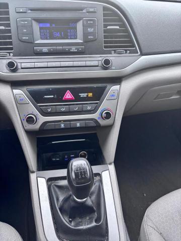 Sedans HYUNDAI ELANTRA 2017 Granatowy