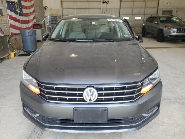  VOLKSWAGEN PASSAT 2017 Серый