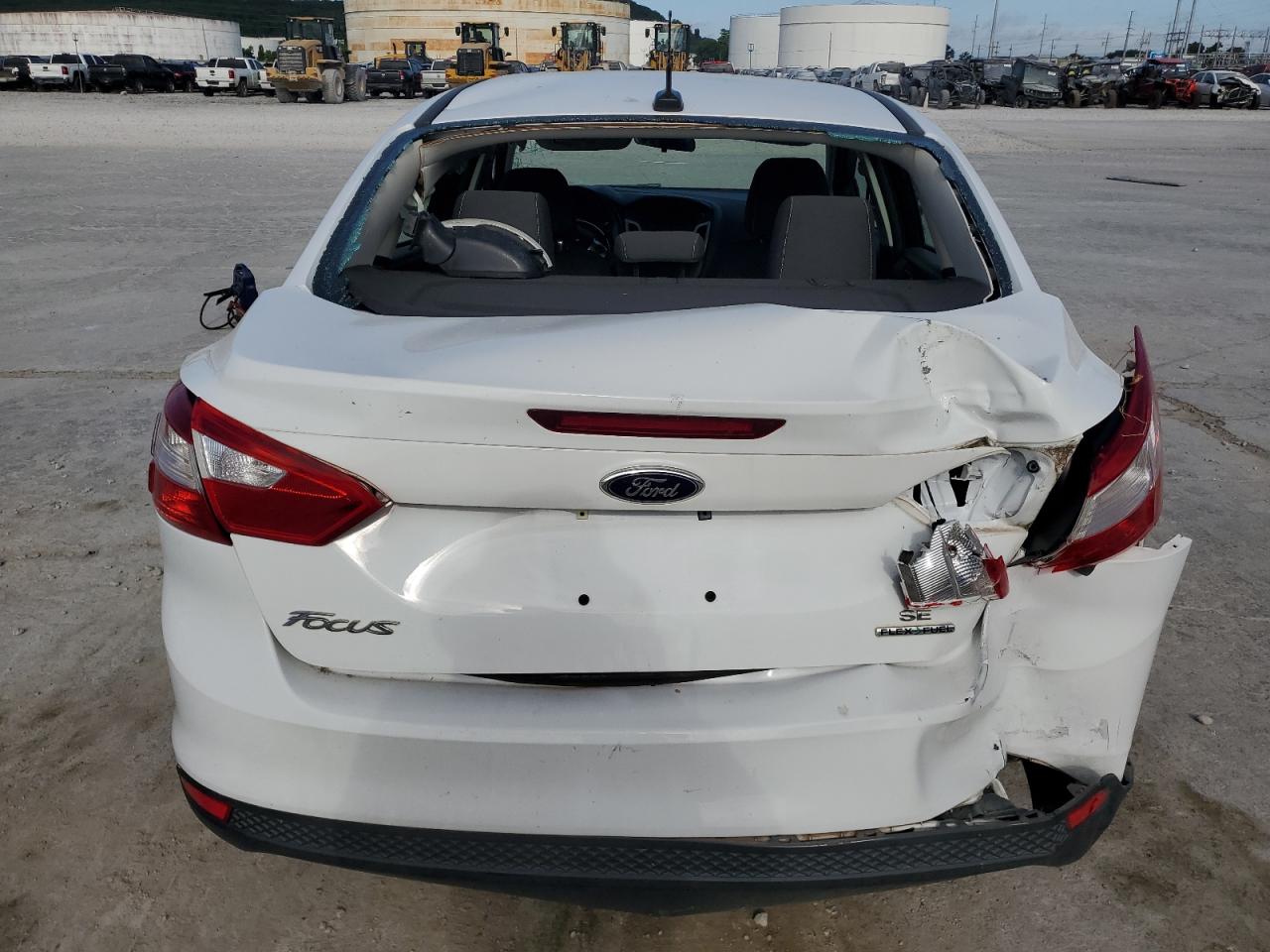 FORD FOCUS 2014 VIN 1FADP3F26EL278453 photo 6
